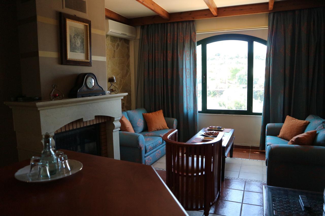 Orsalia Luxury Suites ปลาเตเนียส ภายนอก รูปภาพ