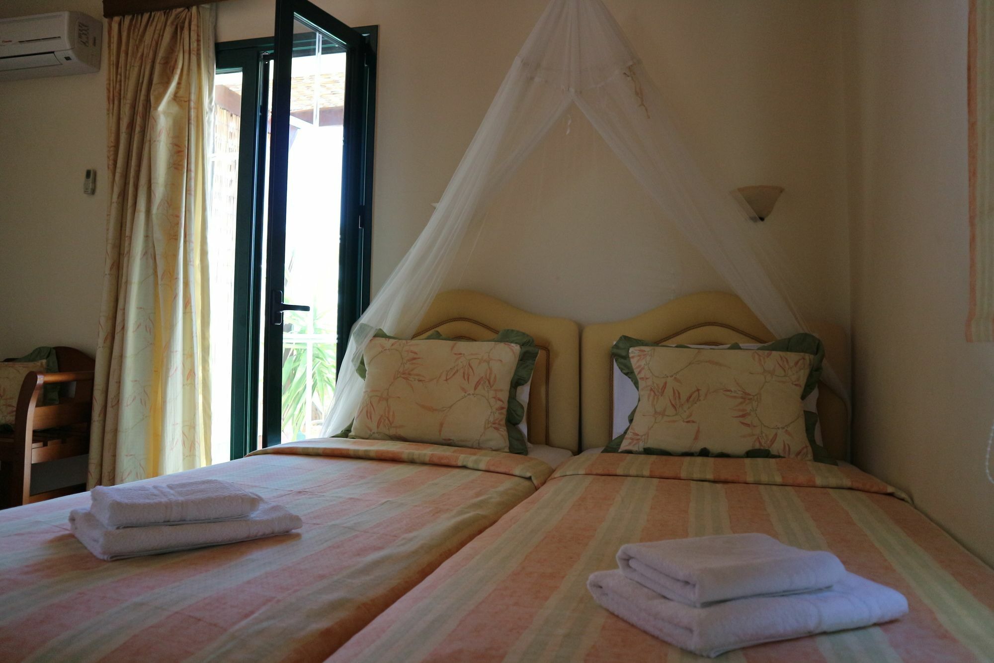Orsalia Luxury Suites ปลาเตเนียส ภายนอก รูปภาพ
